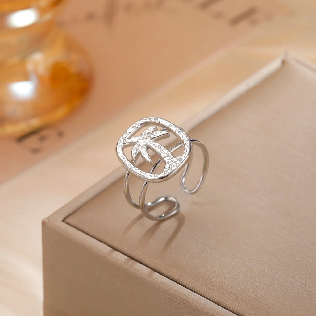 Palm tree motif ring in silver