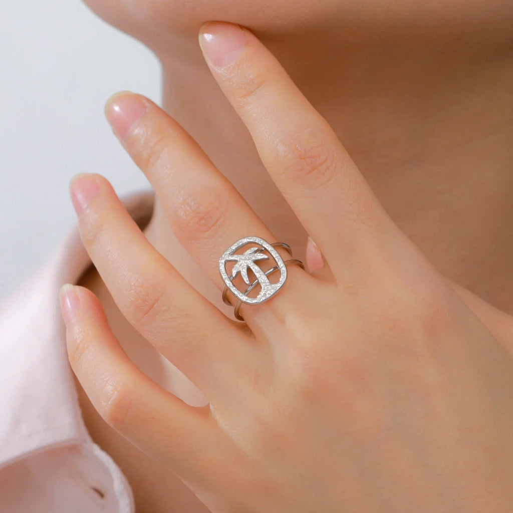 Palm tree motif ring in silver