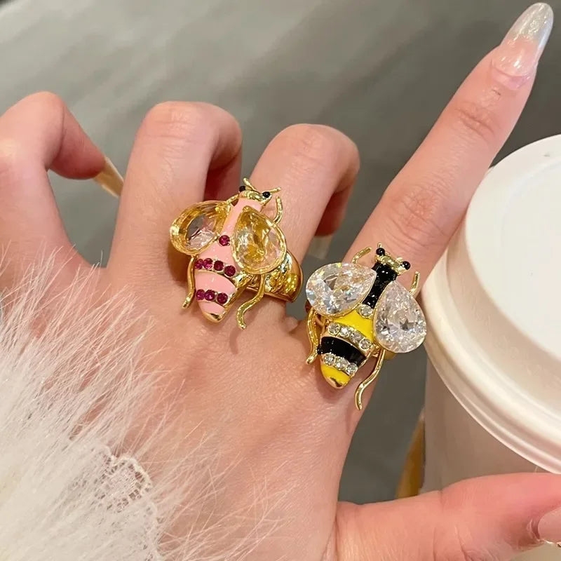 Women’s bee ring in pink
