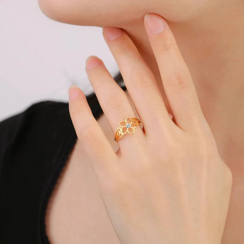 5-Petal Flower Ring with Zircon, Gold