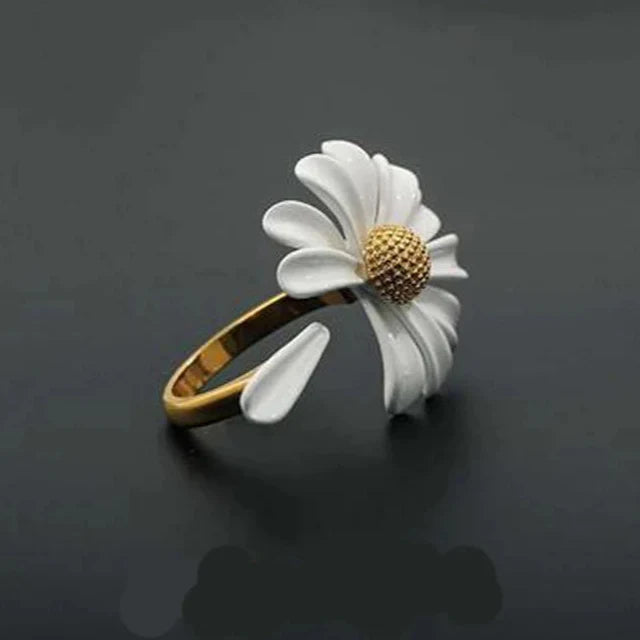 Stylized Daisy Flower Band Ring