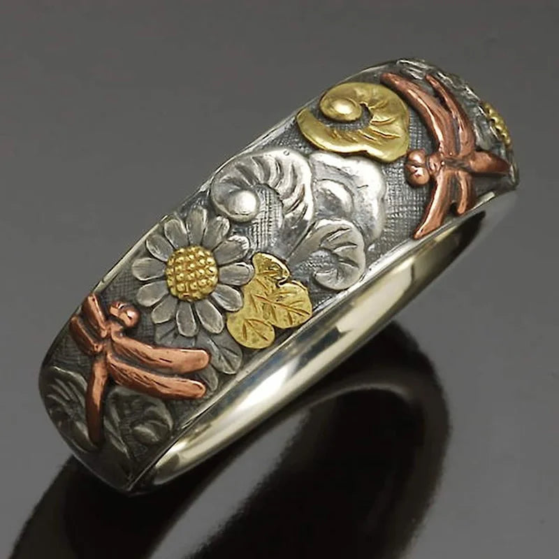 Vintage-Style Flower Band Ring