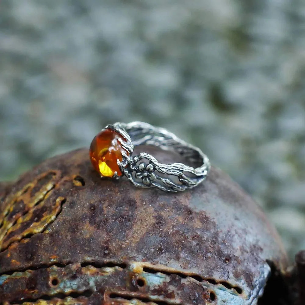 Retro-Style Flower and Pearl Band Ring