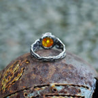 Retro-Style Flower and Pearl Band Ring