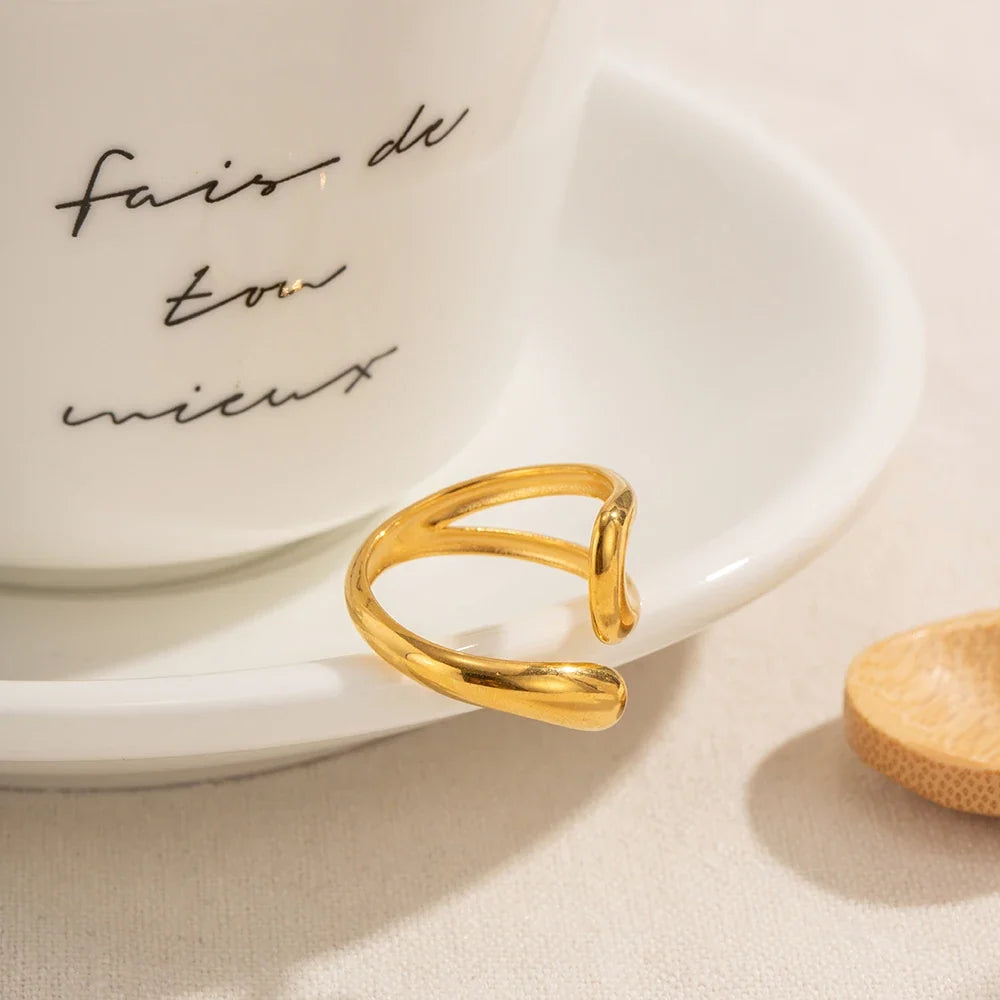 Hollow Water Drop Band Ring Gold