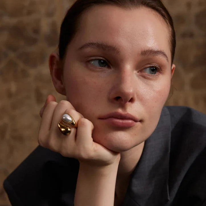 White Pearl Water Drop Band Ring gold