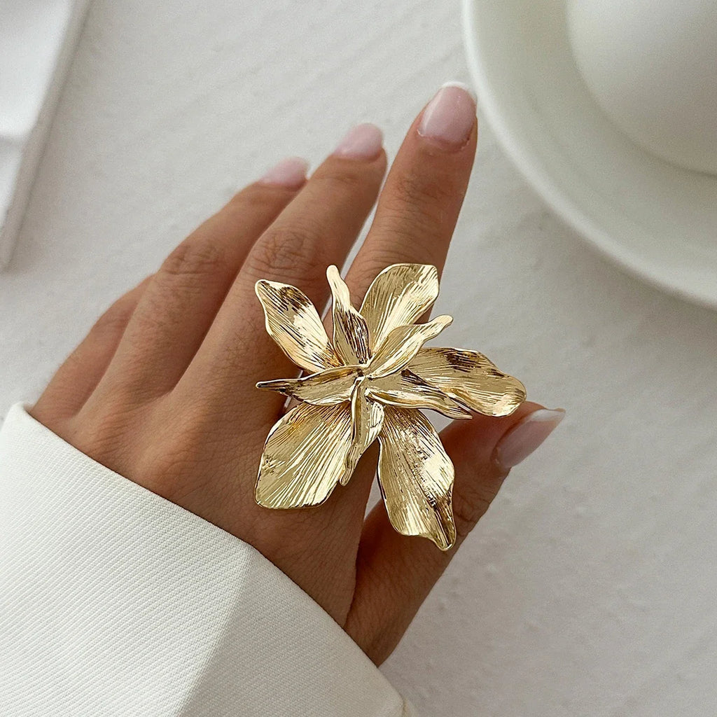 Large Flower Band Ring gold