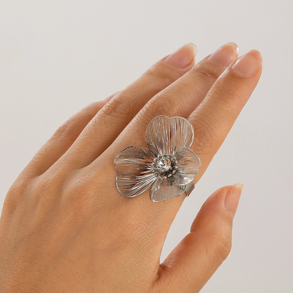 Delicate Large Flower Band Ring silver