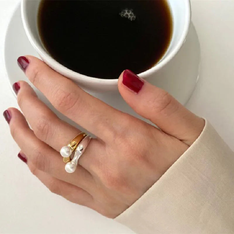 Women's Band Ring with White Pearl gold