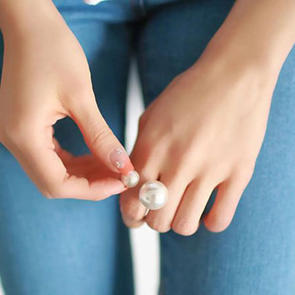 Retro-Style Band Ring with White Pearls silver