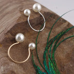 Retro-Style Band Ring with White Pearls silver