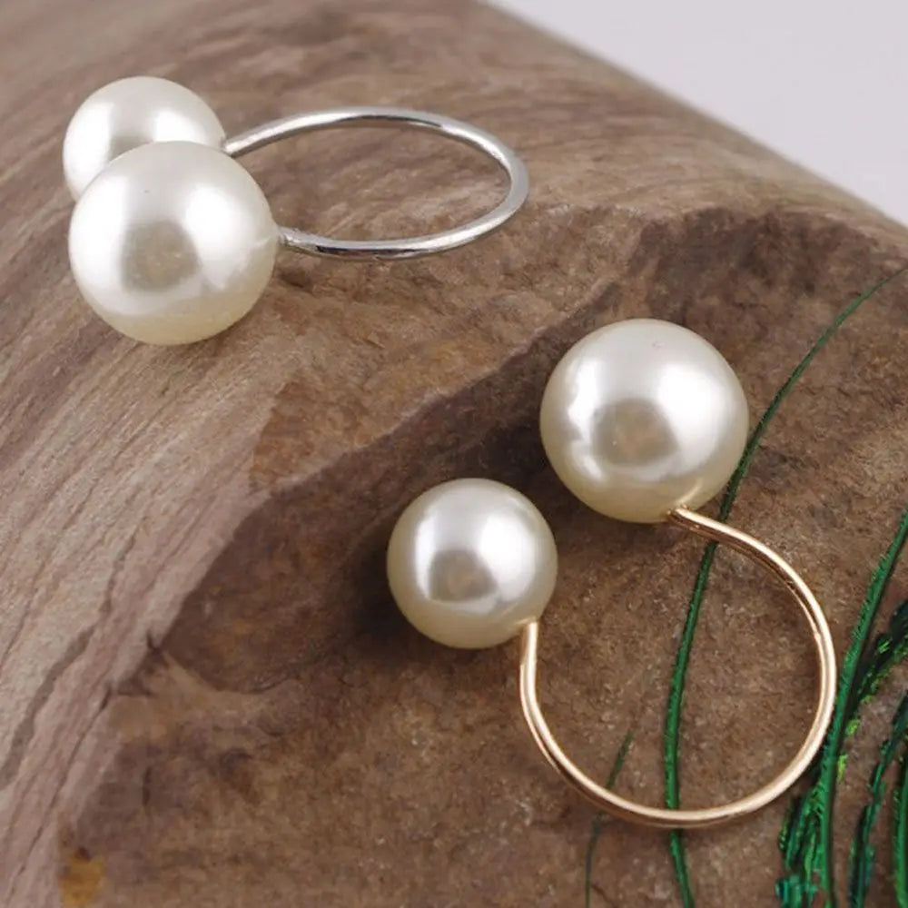 Retro-Style Band Ring with White Pearls gold