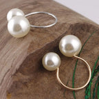 Retro-Style Band Ring with White Pearls gold