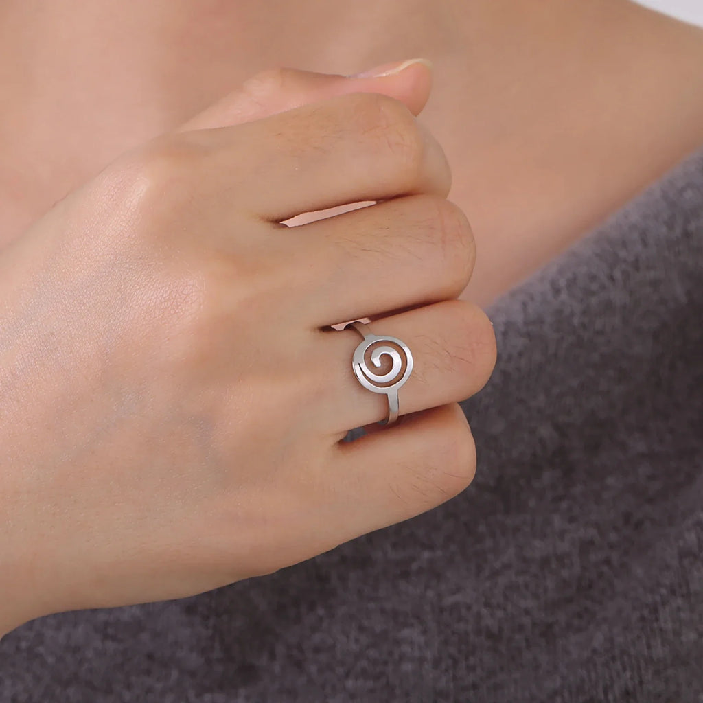 Spiral design ring for women, round silver