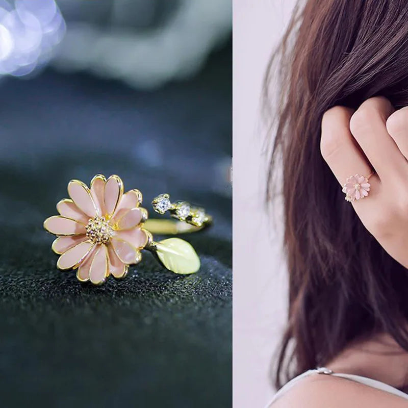 Ring with a Lovely Daisy Flower