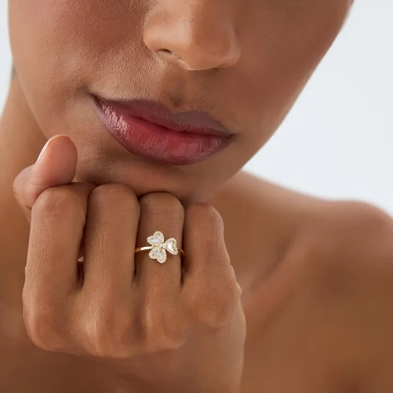 Ring with Three-Leaf Clover in Zircon