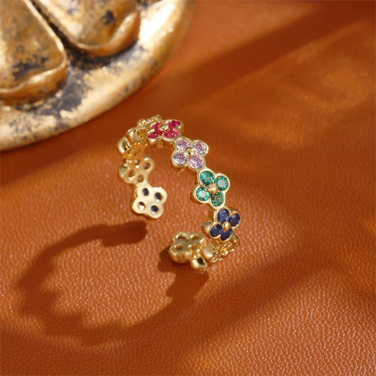 Ring with Colored Four-Leaf Clovers in Gold Zircon