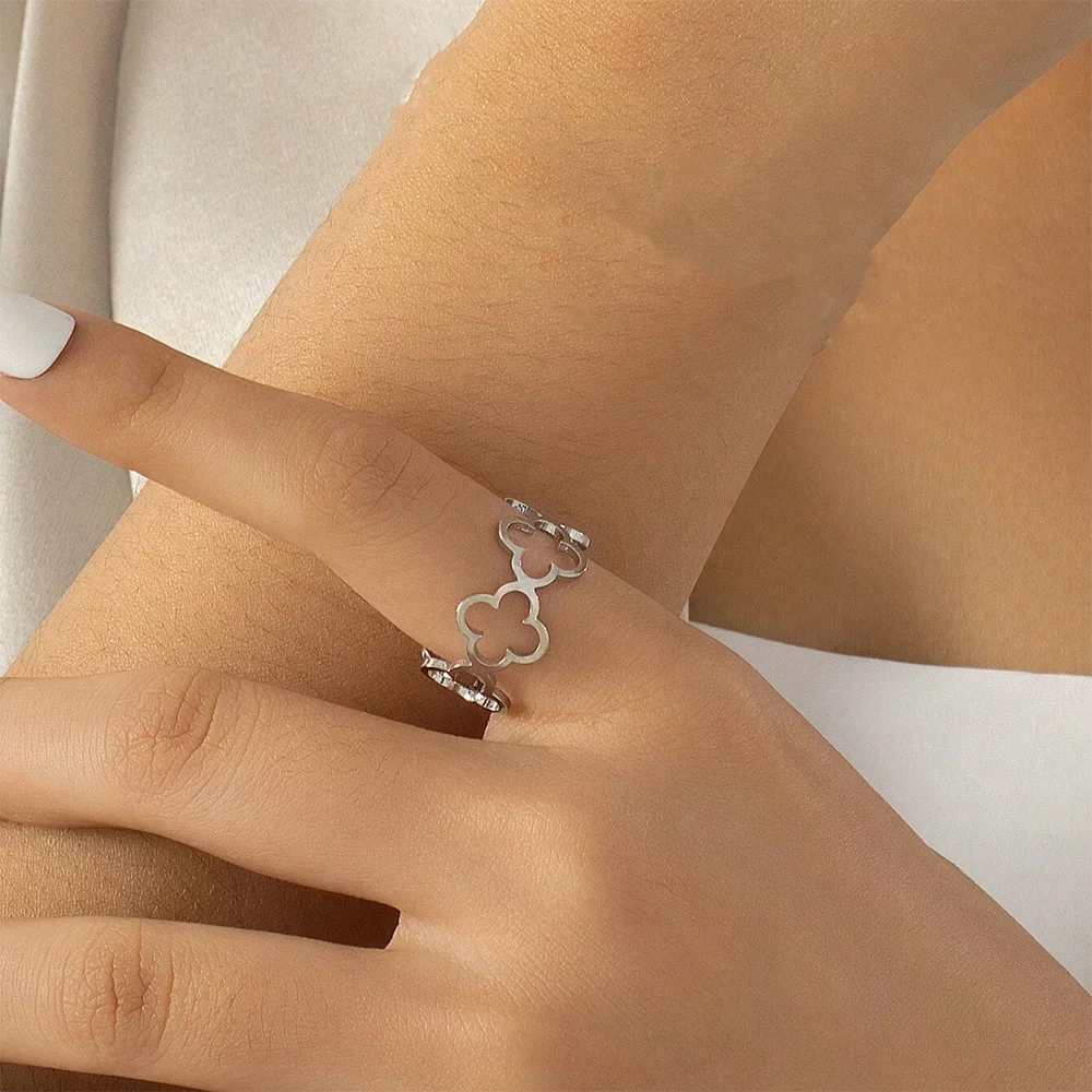 Ring with Lucky Four-Leaf Clovers silver