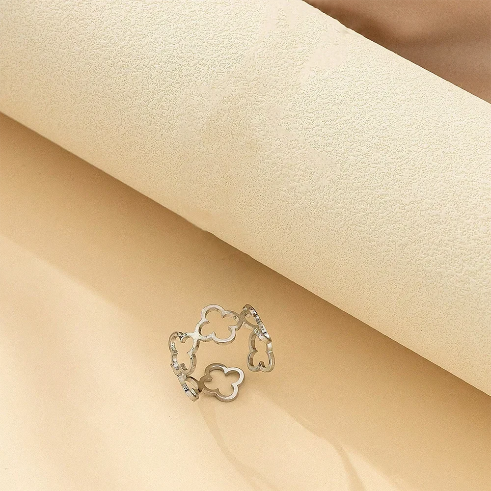 Ring with Lucky Four-Leaf Clovers silver