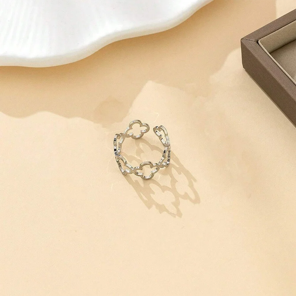 Ring with Lucky Four-Leaf Clovers silver