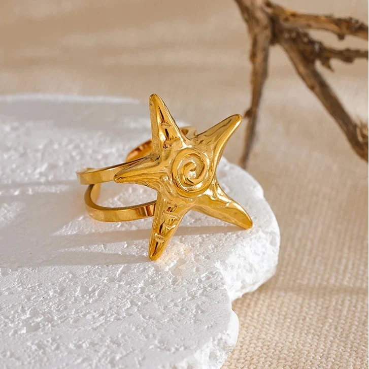 Gold-tone seashell and starfish ring for women