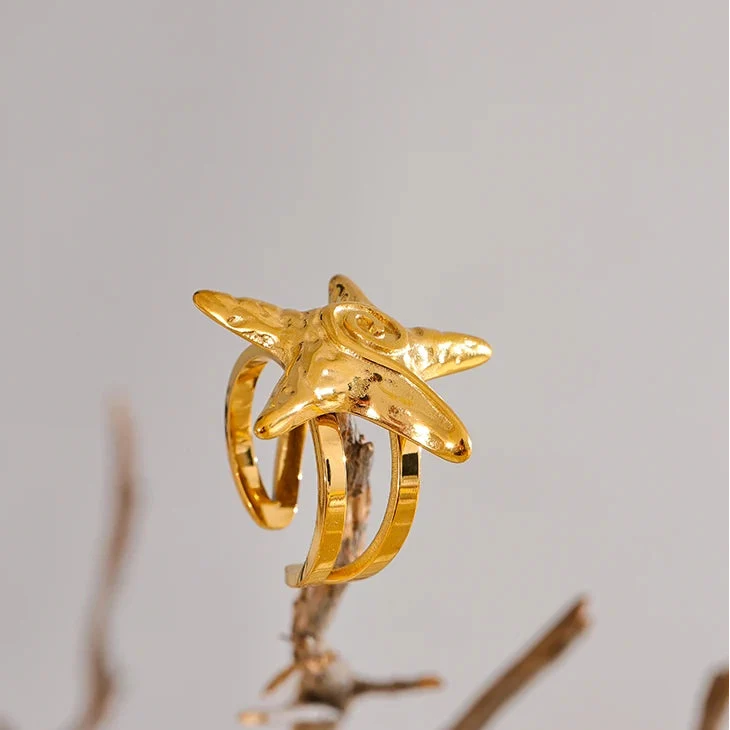 Gold-tone seashell and starfish ring for women