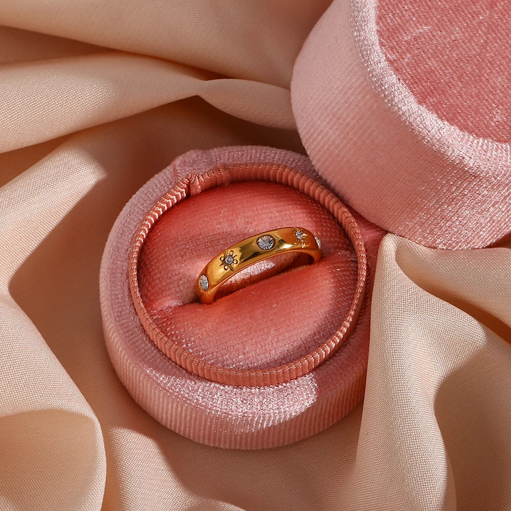 Style Ring with Pearls and Zircon 1