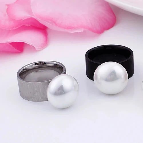 Retro-Style Ring with White Pearl Black