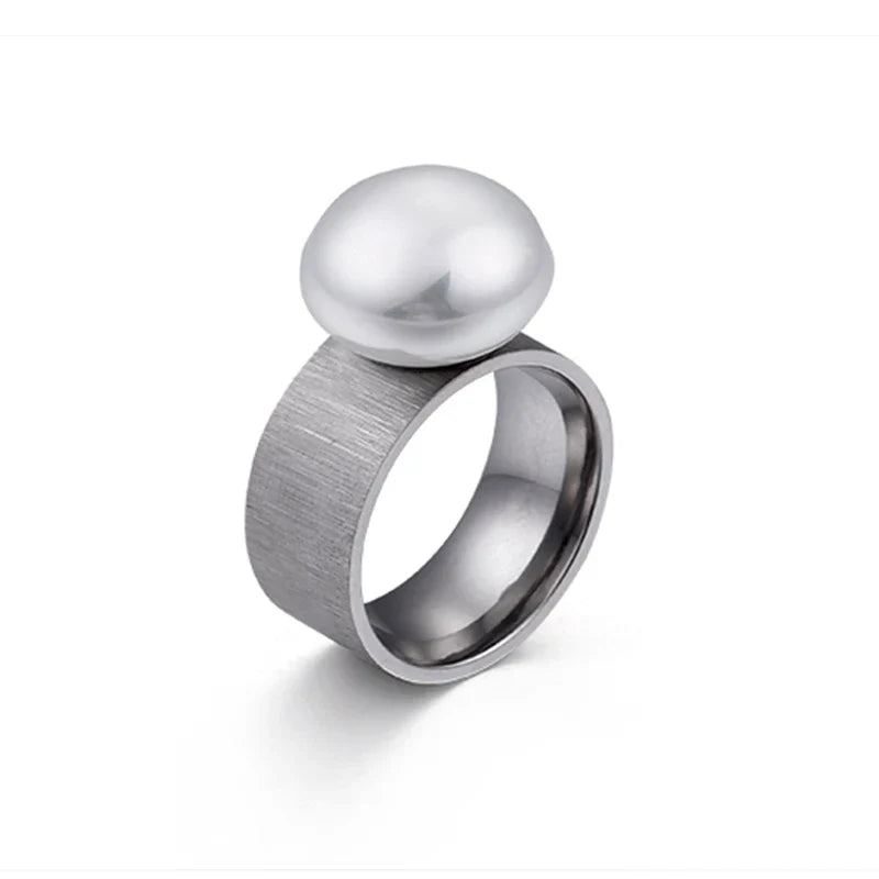 Retro-Style Ring with White Pearl Silver