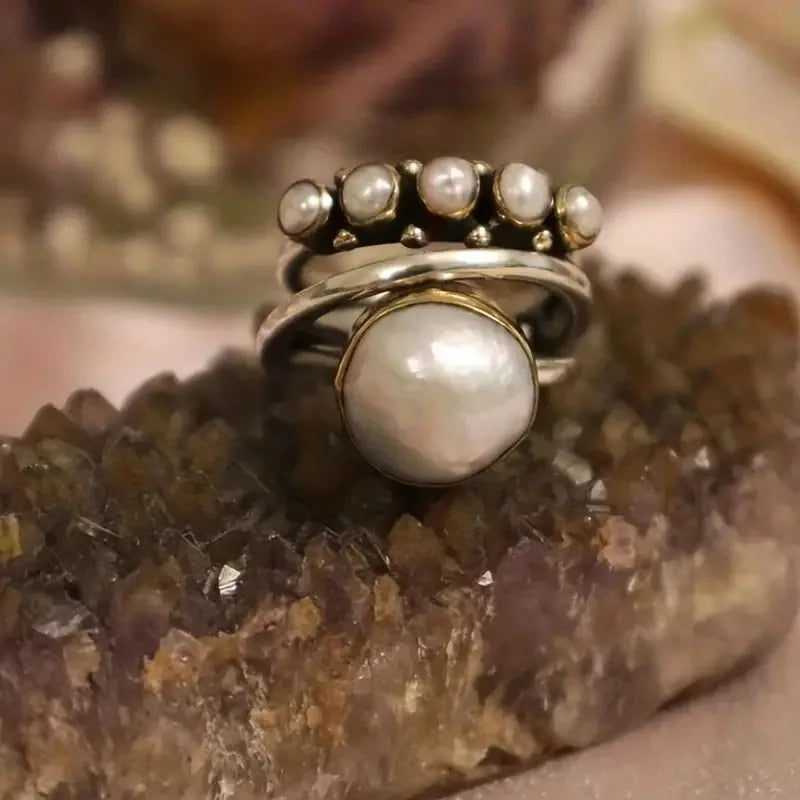 Vintage-Style Ring with Pearl