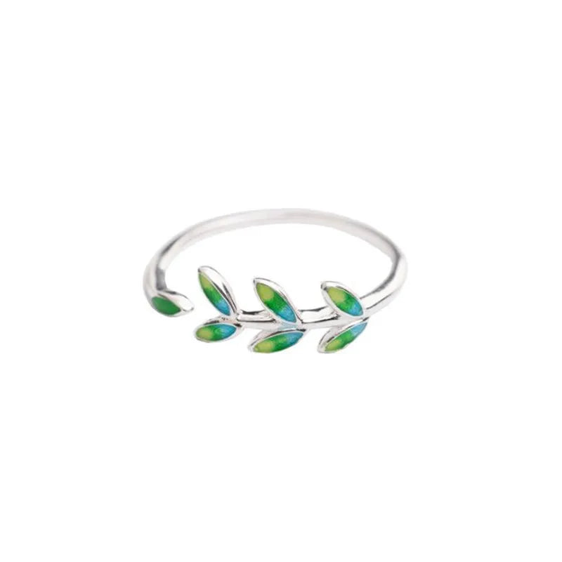 Elegant Ring with Laurel Leaf