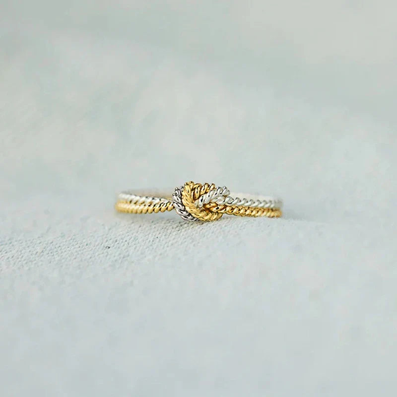 Elegant knot ring