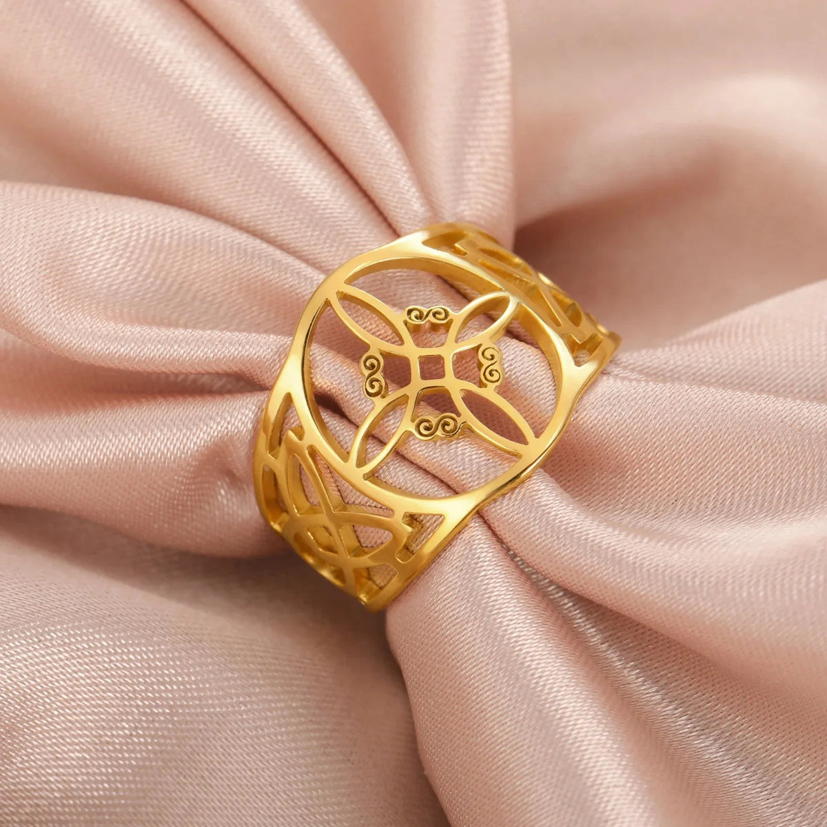 Witch's Knot Ring for Women, Protective Wiccan Ring in Gold