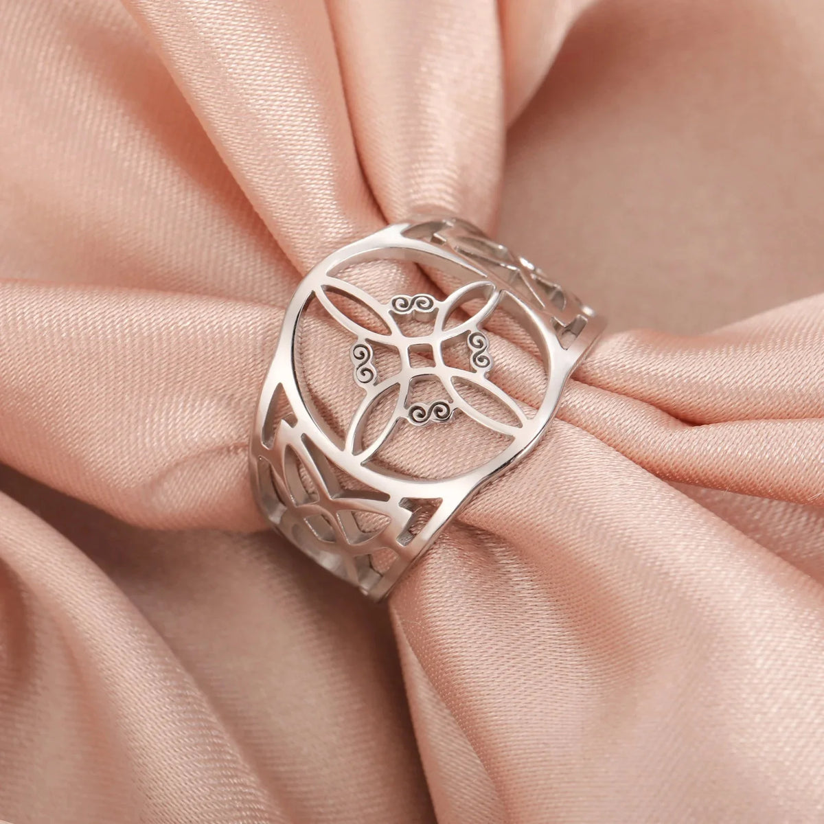 Witch's Knot Ring for Women, Protective Wiccan Ring in Silver