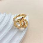 Original knot ring in gold-tone