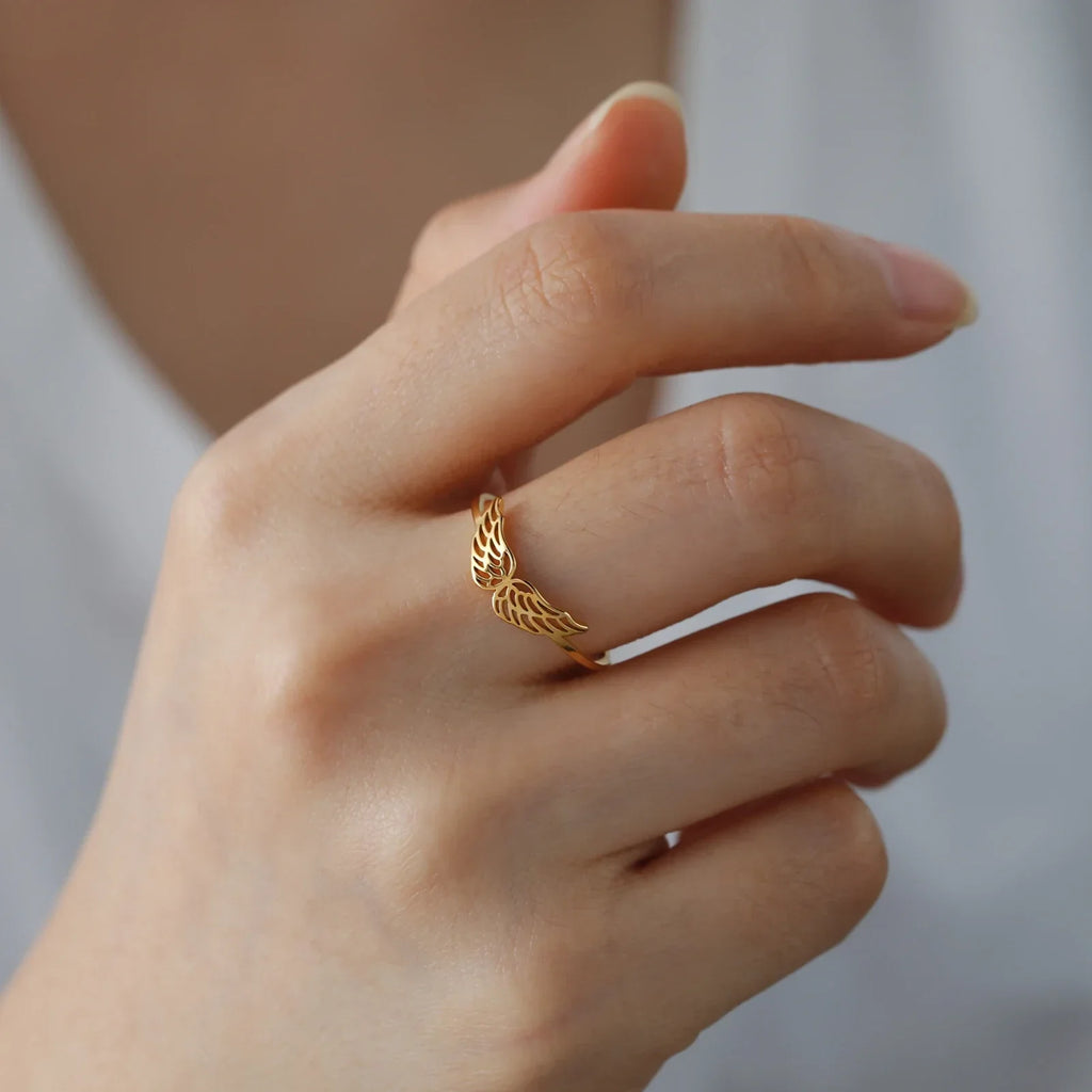 Women’s angel wings ring gold