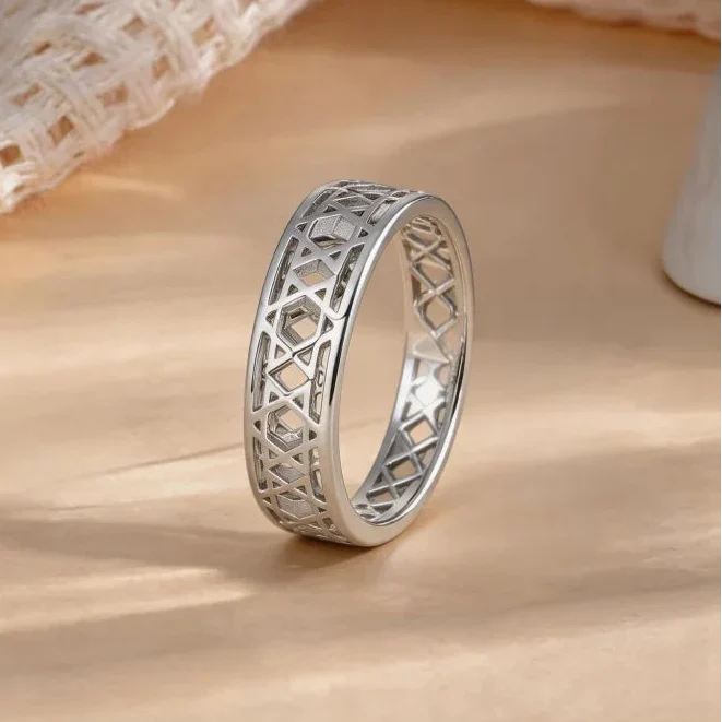 Women's ring with Jewish symbolic Star of David in silver