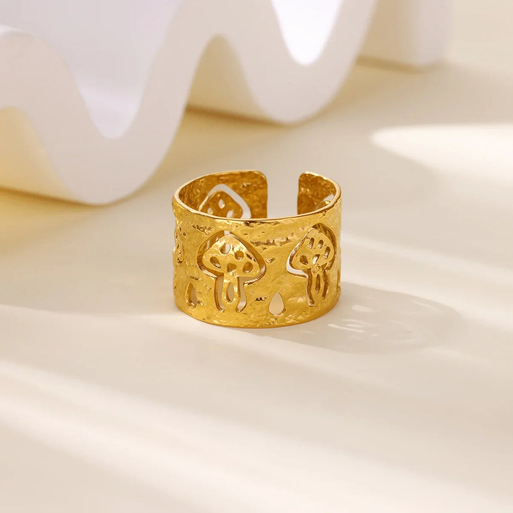 Retro Mushroom Ring in Gold