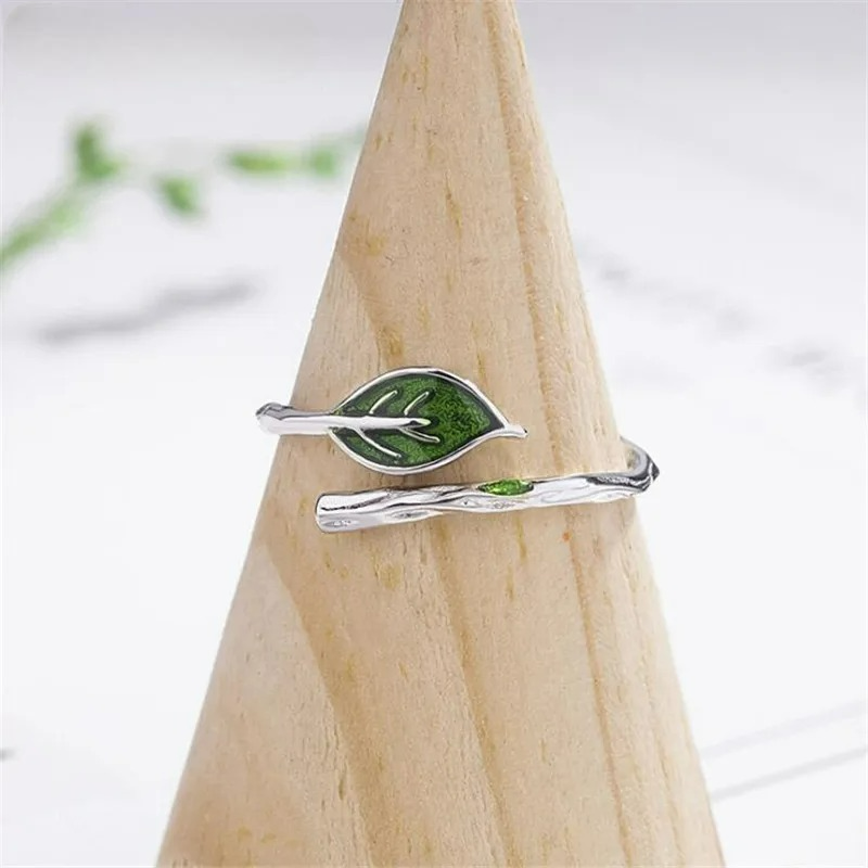 Retro Ring with Autumn Leaf