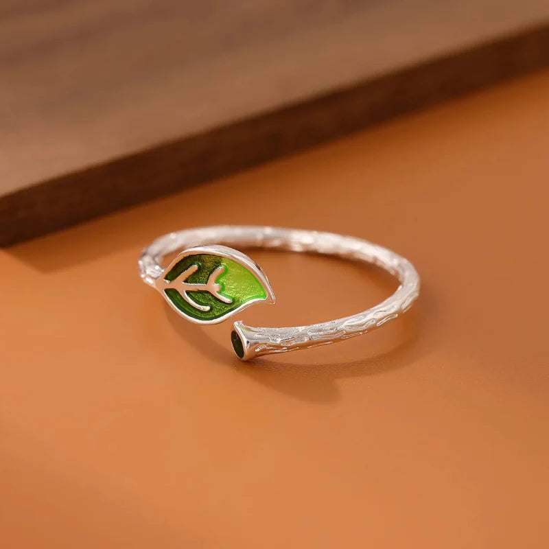 Retro Ring with Autumn Leaf