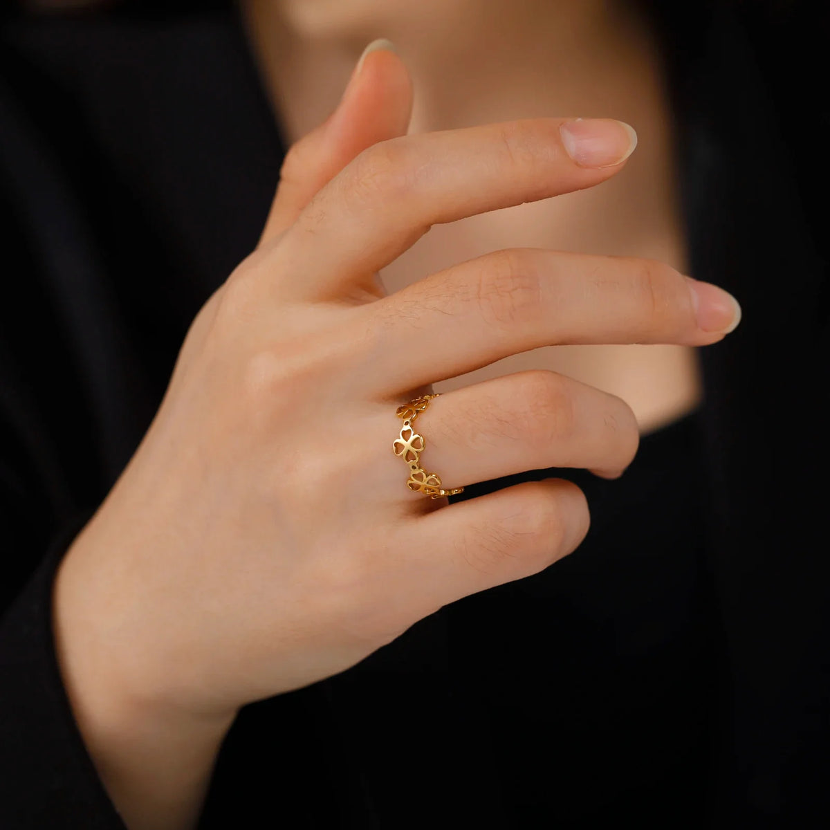 Retro Ring with Four-Leaf Clovers for Women gold