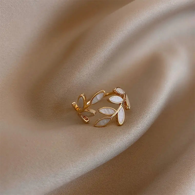 Retro Laurel Leaf Zircon Ring