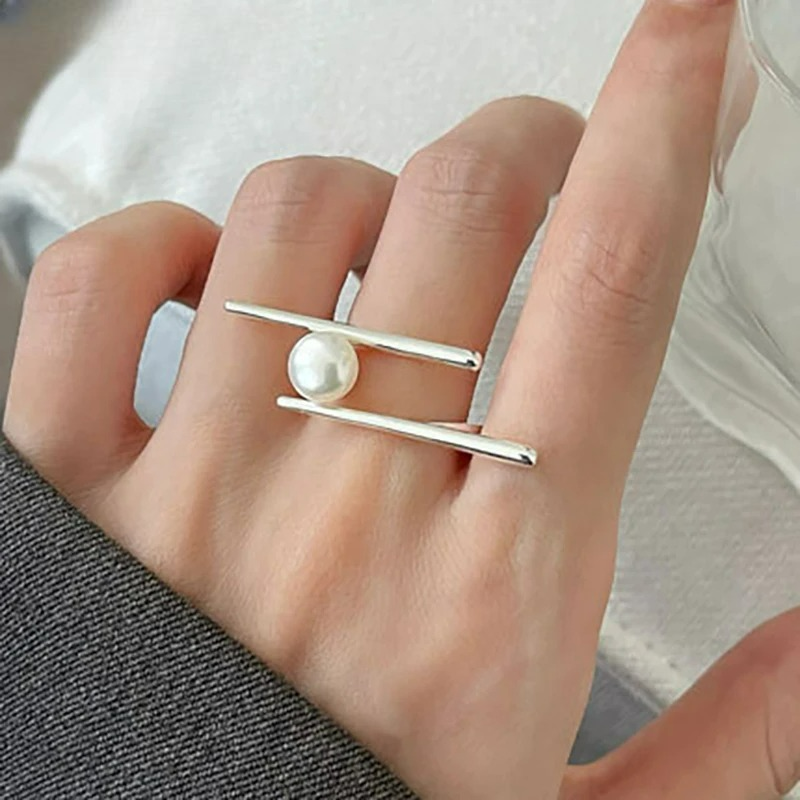 Stylish Ring with White Zircon Pearl
