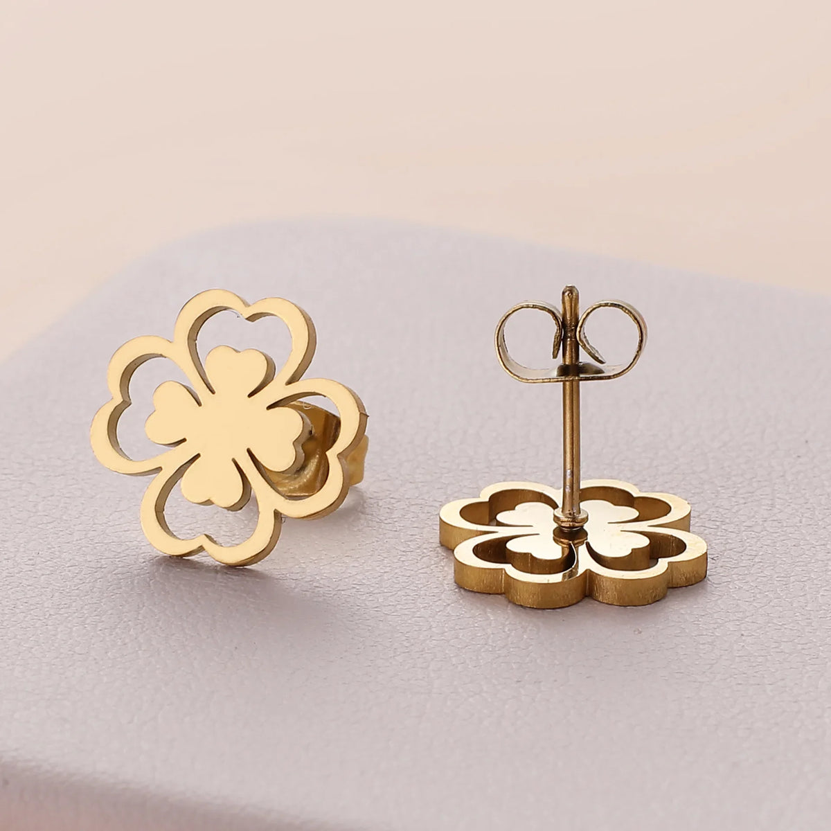 Four-Leaf Clover Leaf Stud Earrings in gold