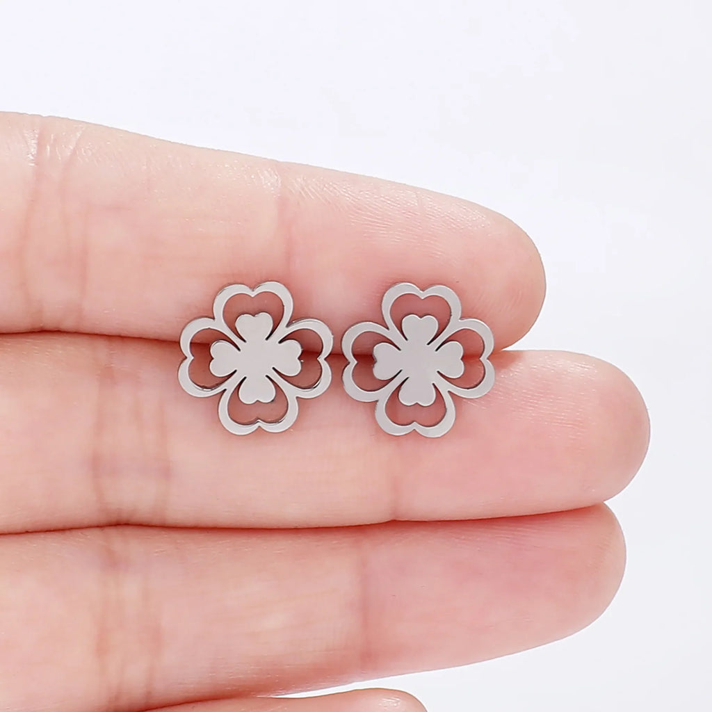 Four-Leaf Clover Leaf Stud Earrings in silver