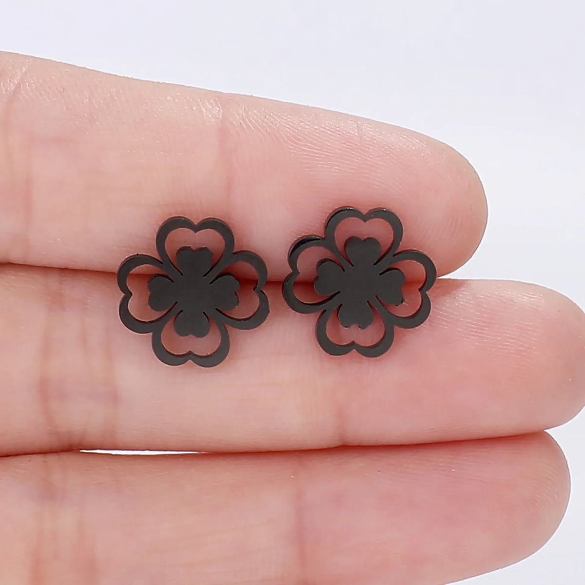 Four-Leaf Clover Leaf Stud Earrings in black