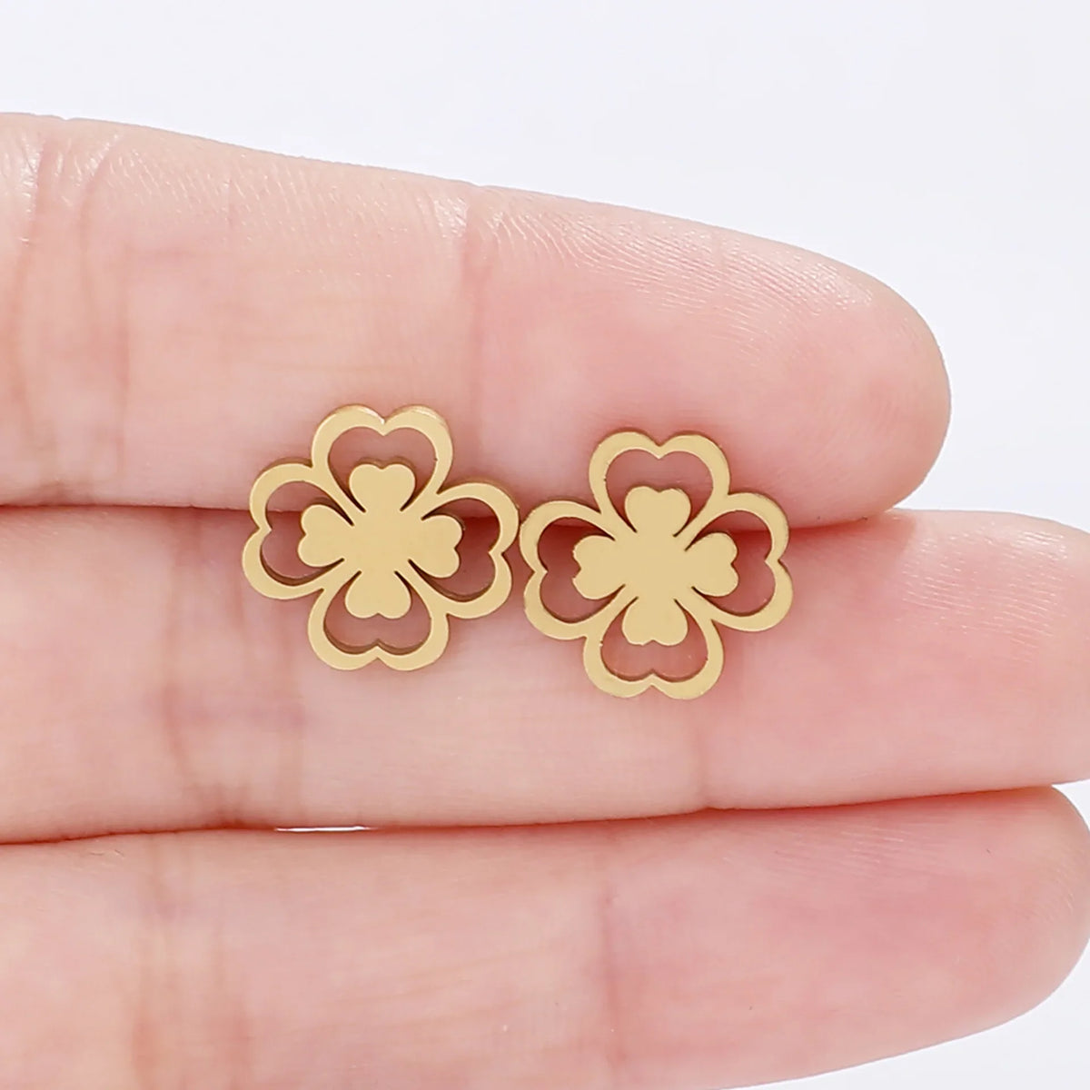 Four-Leaf Clover Leaf Stud Earrings in gold