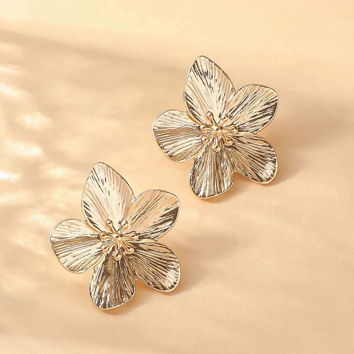 Five-Petal Flower Stud Earrings silver