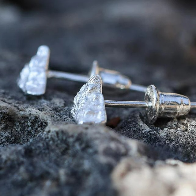 Mountain Stud Earrings, Silver


Material: steel


Color: silver


Size: 1 cm diameter (see image)


Guaranteed allergen-free, suitable for men, women, boys, or girls


Highly crafted product
