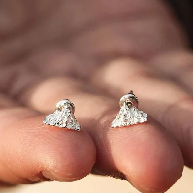 Mountain Stud Earrings, Silver


Material: steel


Color: silver


Size: 1 cm diameter (see image)


Guaranteed allergen-free, suitable for men, women, boys, or girls


Highly crafted product